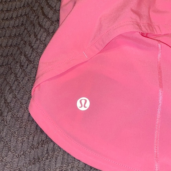 Size 6 2.5” Lululemon Speed Up Shorts Pink Shell - Picture 4 of 8